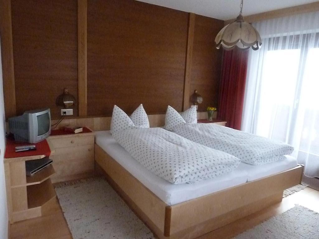 Pension Holzmann Leutasch Room photo