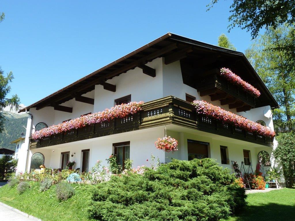 Pension Holzmann Leutasch Exterior photo