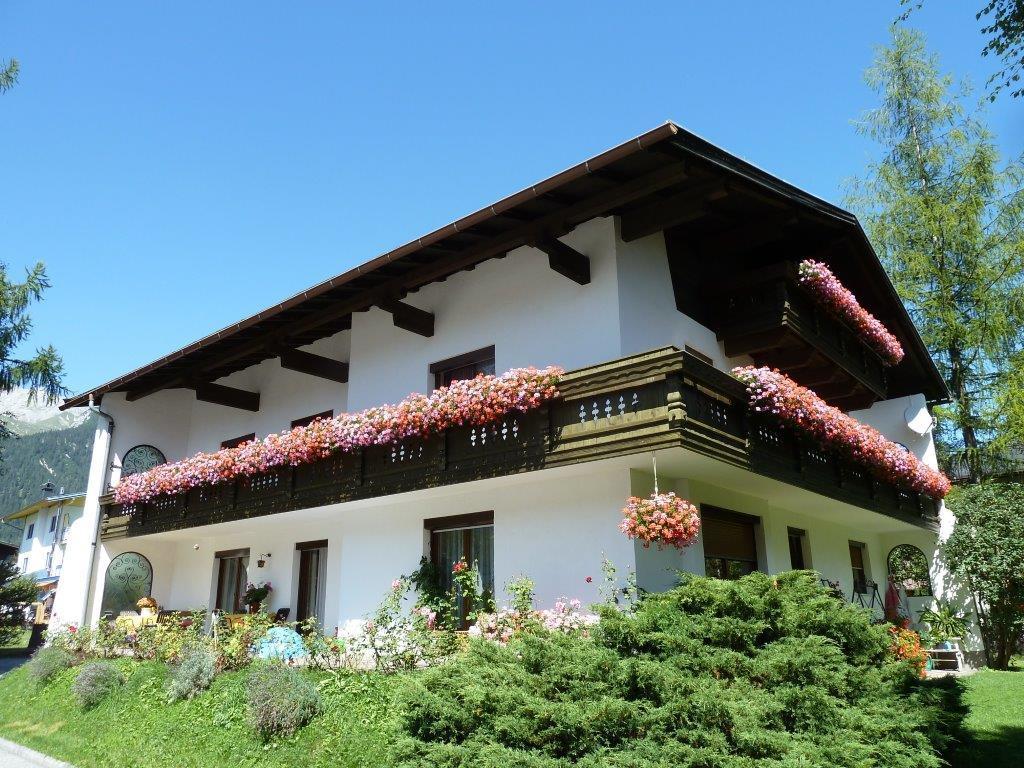 Pension Holzmann Leutasch Exterior photo