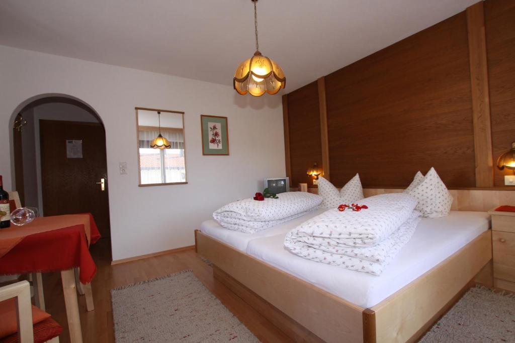 Pension Holzmann Leutasch Room photo