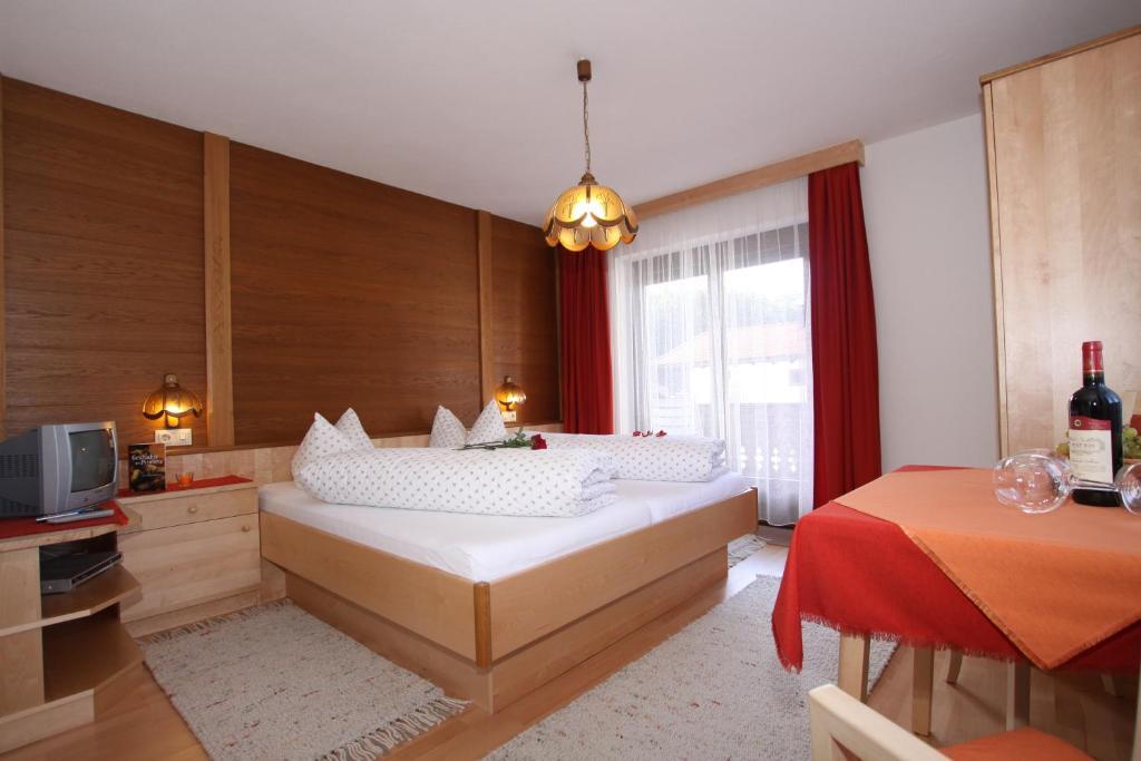Pension Holzmann Leutasch Room photo