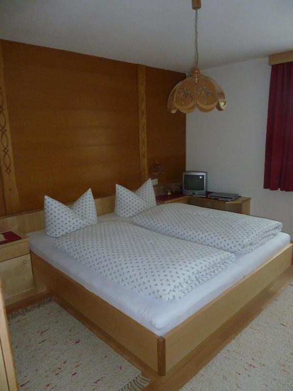 Pension Holzmann Leutasch Room photo