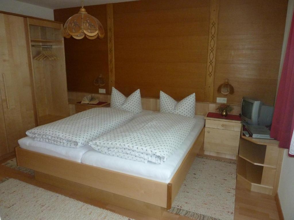 Pension Holzmann Leutasch Room photo